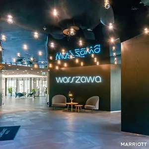 5* מלון Renaissance Airport