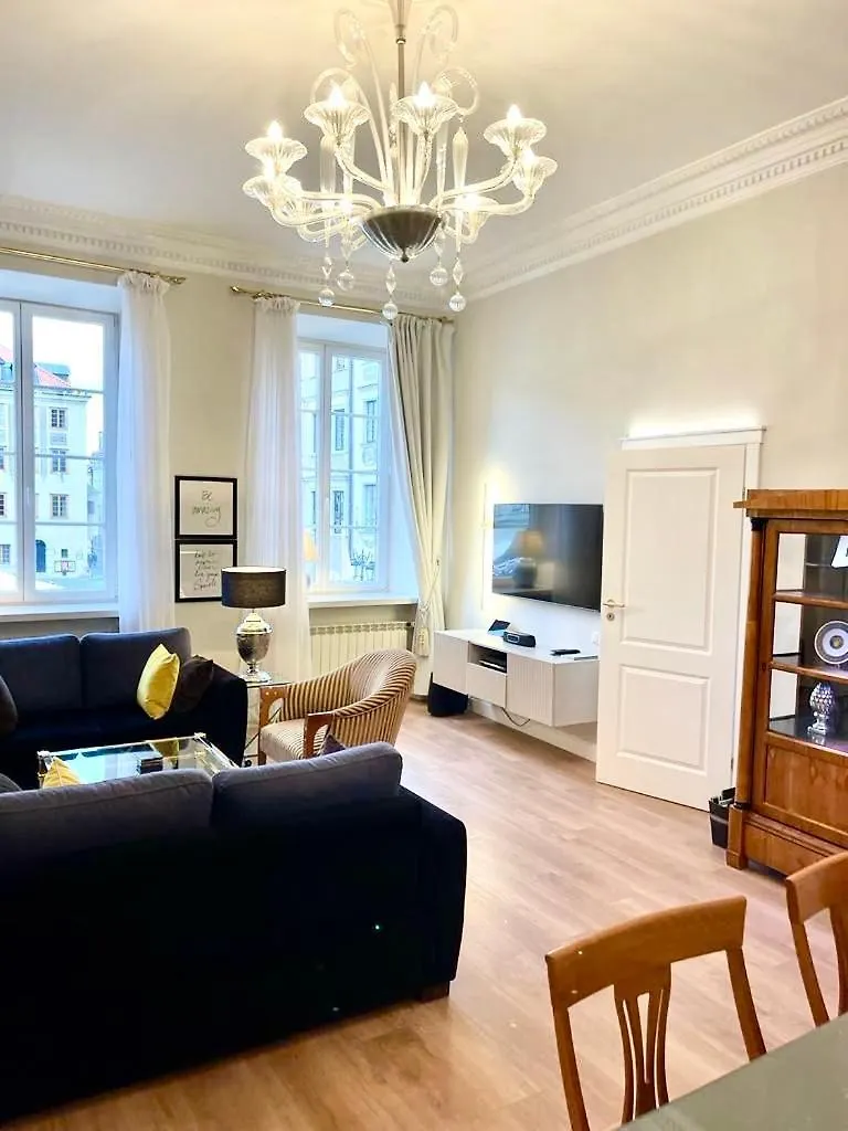 ***** Hotel apartamentowy Luxury Suites & Apartments Mondrian Market Square II Warszawa Polska
