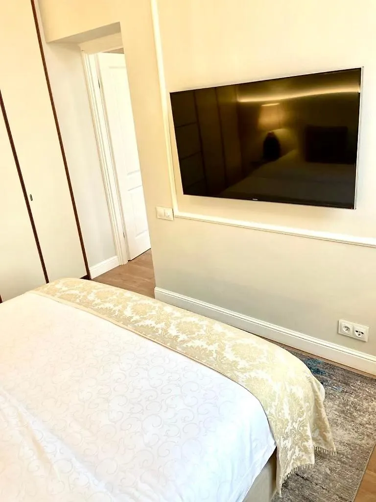 ***** Hotel apartamentowy Luxury Suites & Apartments Mondrian Market Square II Warszawa Polska